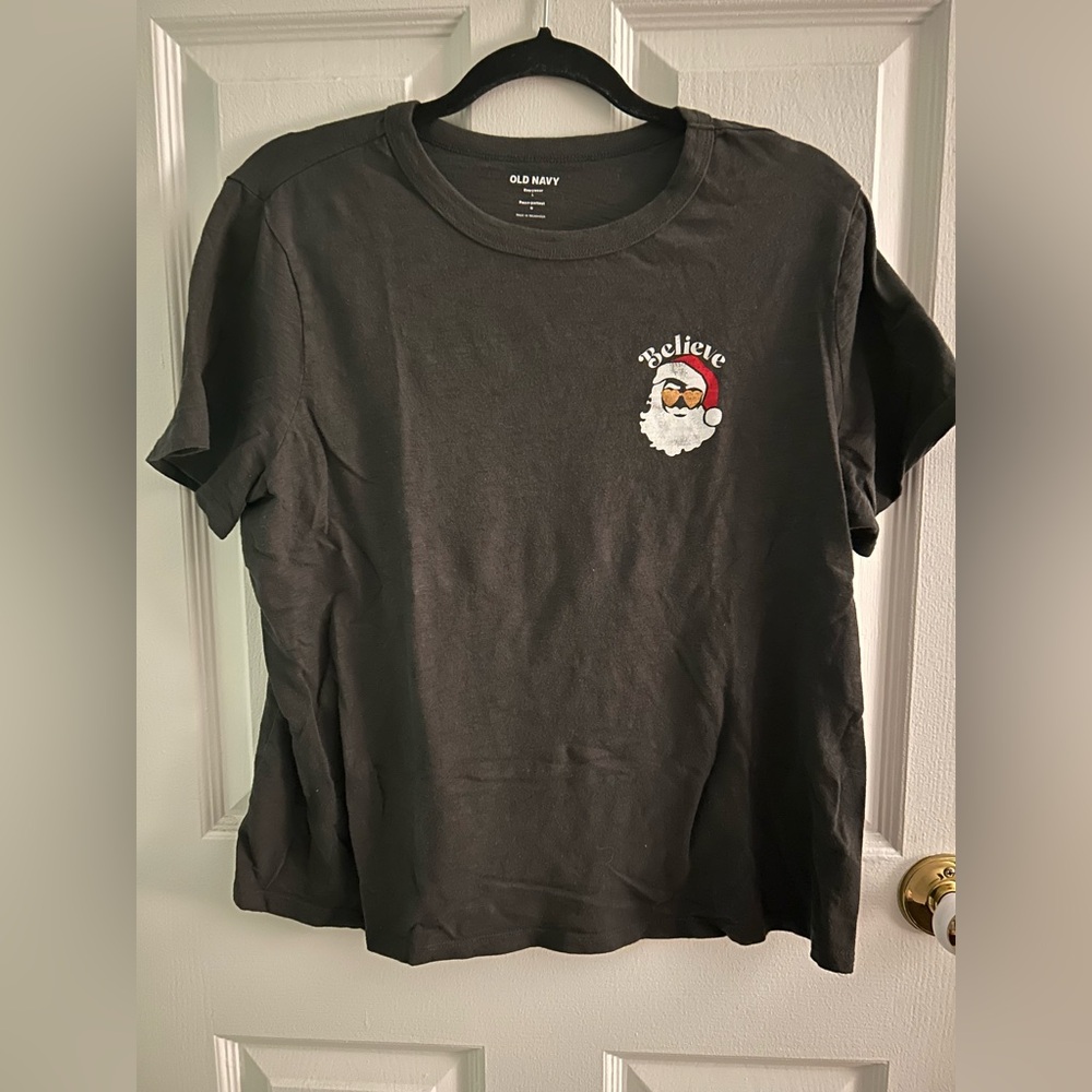 Old Navy Ladies Everywhere T-Shirt Santa “Believe” Graphic Tee